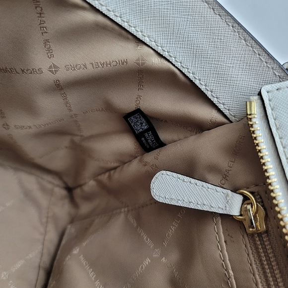 *FINAL PRICE* Michael Kors Studded Selma Medium Top Zip Leather Satchel - Picture 14 of 15